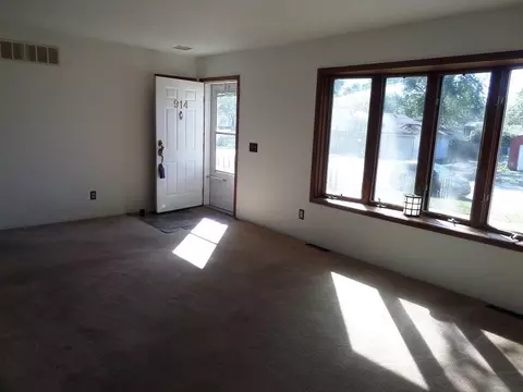 914 Lake St, Griffith, IN 46319 photo 4