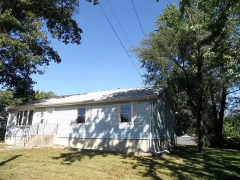 914 Lake St, Griffith, IN 46319 photo 2