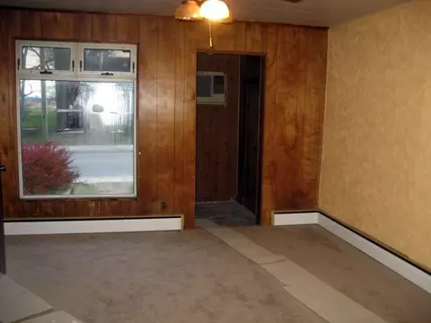 209 E Sigler St, Hebron, IN 46341 photo 2