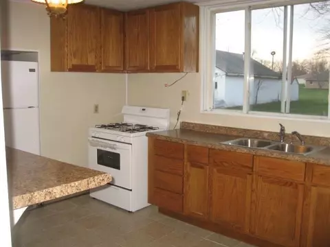 209 E Sigler St, Hebron, IN 46341 photo 4