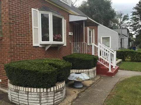 1040 Lane St, Gary, IN 46406 photo 2