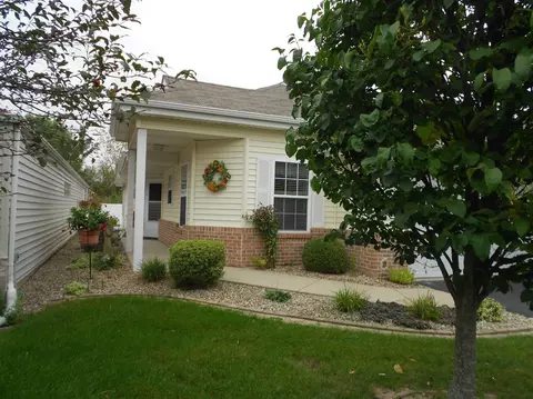 8192 Pointe Dr, Crown Point, IN 46307 photo 2