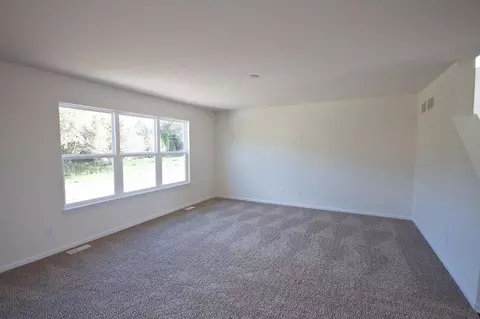 2204 Wicklow Dr, Valparaiso, IN 46385 photo 6