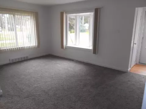 902 Elm St, Griffith, IN 46319 photo 3