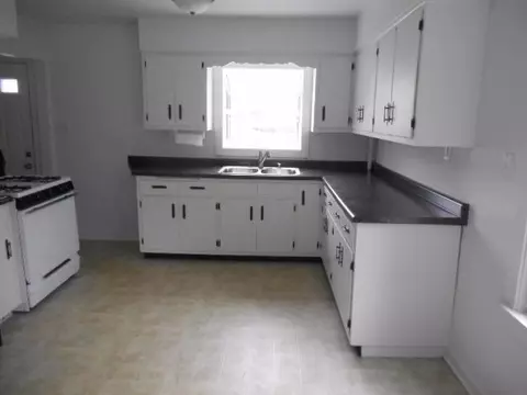 902 Elm St, Griffith, IN 46319 photo 4
