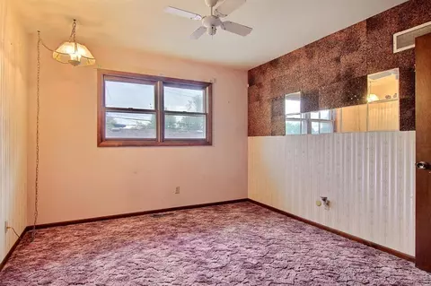 745 N Wiggs St, Griffith, IN 46319 photo 5
