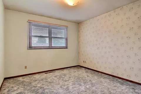 745 N Wiggs St, Griffith, IN 46319 photo 4