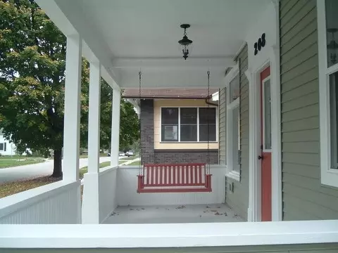 208 C St, La Porte, IN 46350 photo 2