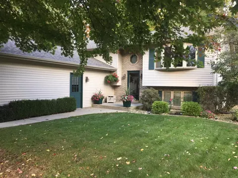 860 Commodore Ln, Porter, IN 46304 photo 1