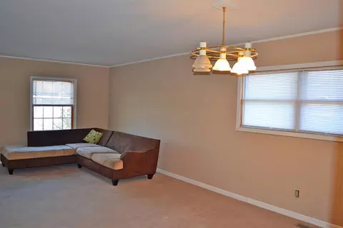 725 E 39th Pl, Griffith, IN 46319 photo 8