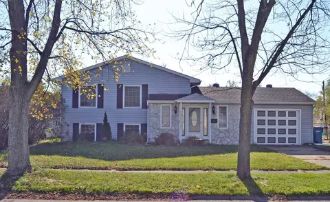 725 E 39th Pl, Griffith, IN 46319 photo 1