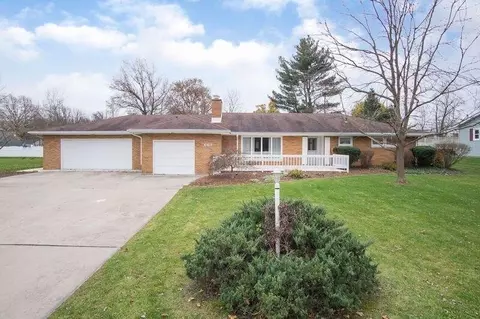 667 Hemlock Dr, Crown Point, IN 46307 photo 2