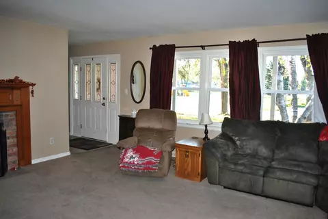 525 N Jay St, Griffith, IN 46319 photo 2