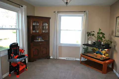 525 N Jay St, Griffith, IN 46319 photo 5
