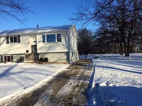 109 N Jay St, Griffith, IN 46319 photo 2