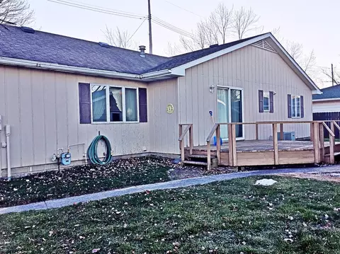 307 E Bates St, Hebron, IN 46341 photo 2