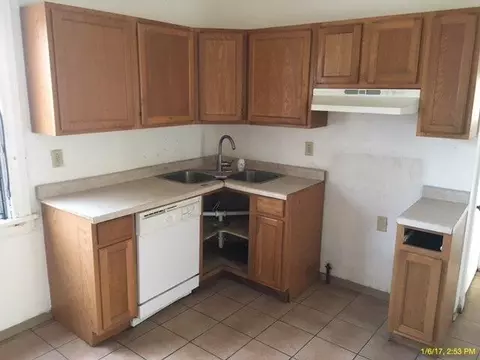 614 Jackson St, Gary, IN 46402 photo 2