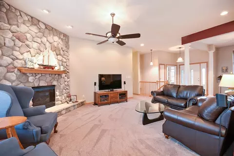 10550 Knickerbocker Ct, Saint John, IN 46373 photo 3