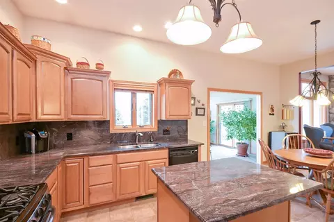 10550 Knickerbocker Ct, Saint John, IN 46373 photo 5