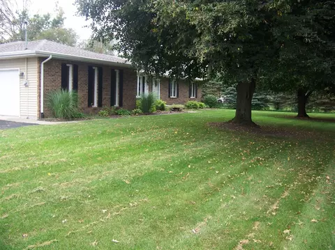 730 E Division, De Motte, IN 46310 photo 2