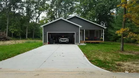 312 W College Ave, Kouts, IN 46347 photo 1