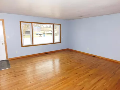 4820 E Cherry St, Griffith, IN 46319 photo 5
