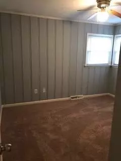 218 E Glen Park Ave, Griffith, IN 46319 photo 2