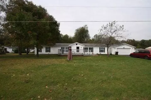 10246 N 570, De Motte, IN 46310 photo 2