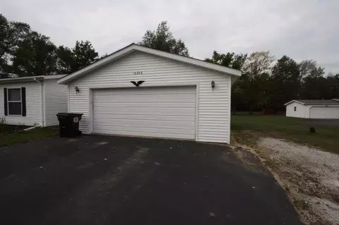 10246 N 570, De Motte, IN 46310 photo 6