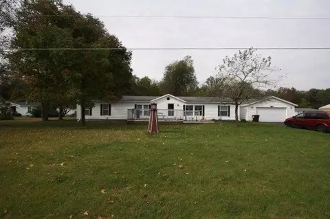 10246 N 570, De Motte, IN 46310 photo 1