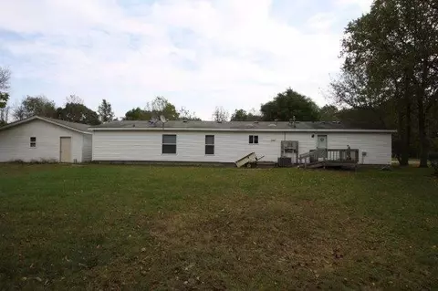10246 N 570, De Motte, IN 46310 photo 3