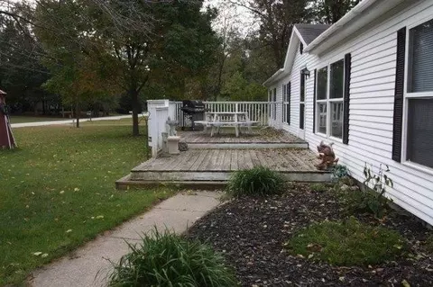 10246 N 570, De Motte, IN 46310 photo 5