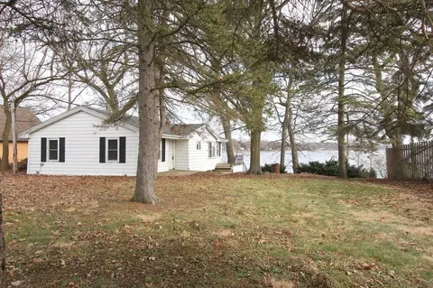 109 Lakeview Dr, Walkerton, IN 46574 photo 1