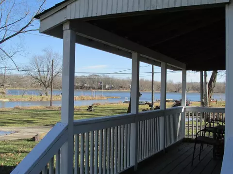 588 Lake Shore Dr, Hebron, IN 46341 photo 2