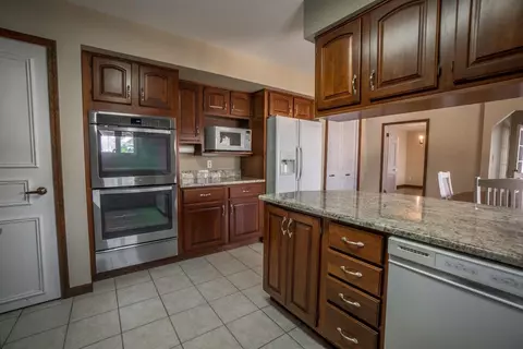 800 E Franciscan Dr, Crown Point, IN 46307 photo 9