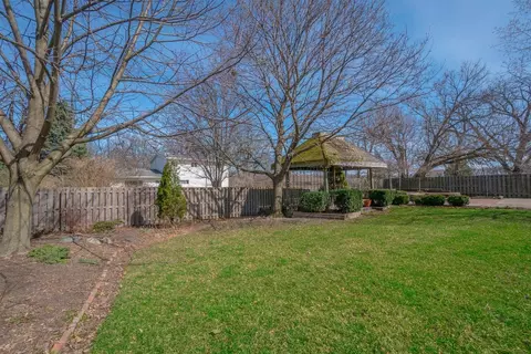 800 E Franciscan Dr, Crown Point, IN 46307 photo 3
