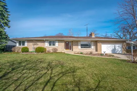 800 E Franciscan Dr, Crown Point, IN 46307 photo 1