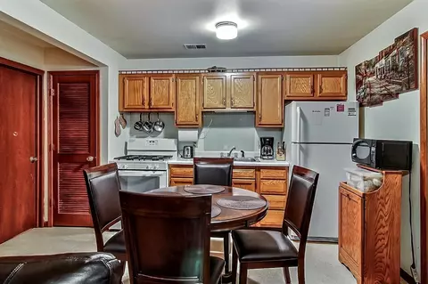 1406 Elm St, Griffith, IN 46319 photo 2