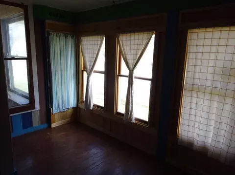 211 E State St, North Judson, IN 46366 photo 8