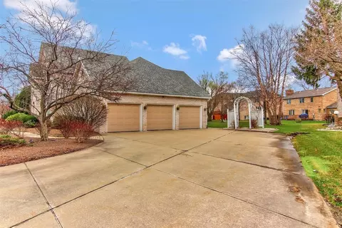 10302 Fox Run Ln, Munster, IN 46321 photo 2