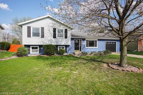 73 Maple Ct, Hebron, IN 46341 photo 1