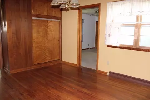 103 E John St, Knox, IN 46534 photo 4