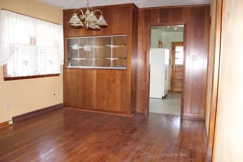 103 E John St, Knox, IN 46534 photo 2