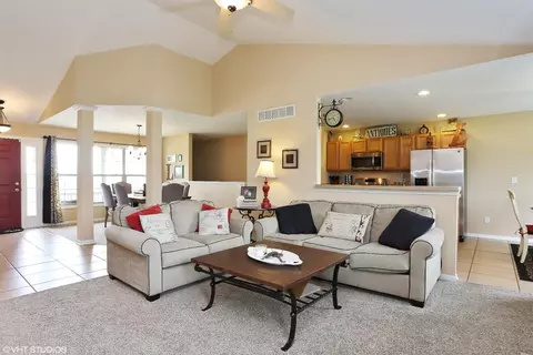 53121 Flowing Stream Ct, South Bend, IN 46628 photo 3