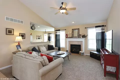 53121 Flowing Stream Ct, South Bend, IN 46628 photo 2