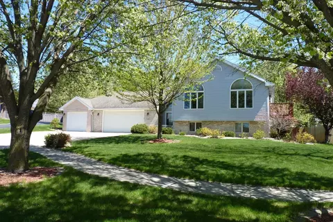 9367 E Oakridge Dr, Saint John, IN 46373 photo 1