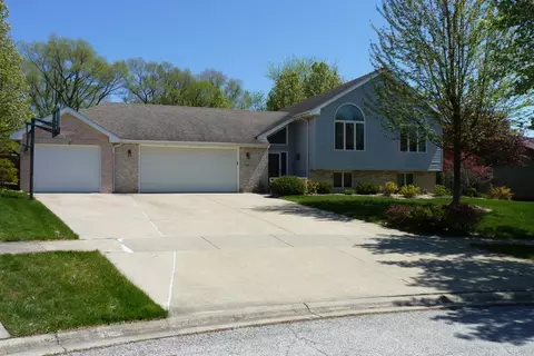 9367 E Oakridge Dr, Saint John, IN 46373 photo 2