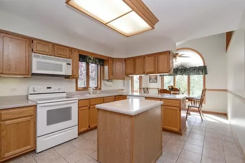 9367 E Oakridge Dr, Saint John, IN 46373 photo 7