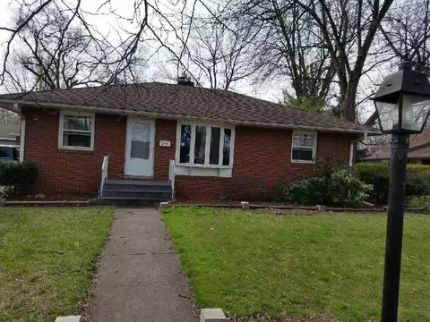 215 W Oak Pl, Griffith, IN 46319 photo 1