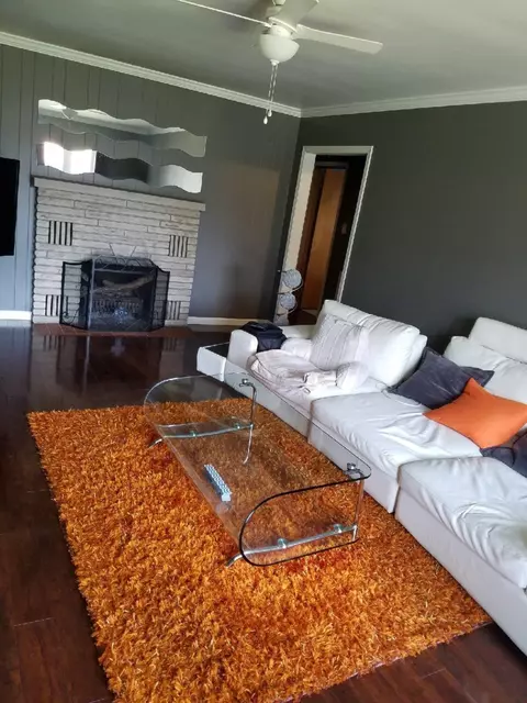 215 W Oak Pl, Griffith, IN 46319 photo 4